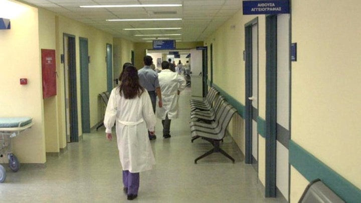 Τετράωρη στάση εργασίας των νοσοκομειακών γιατρών